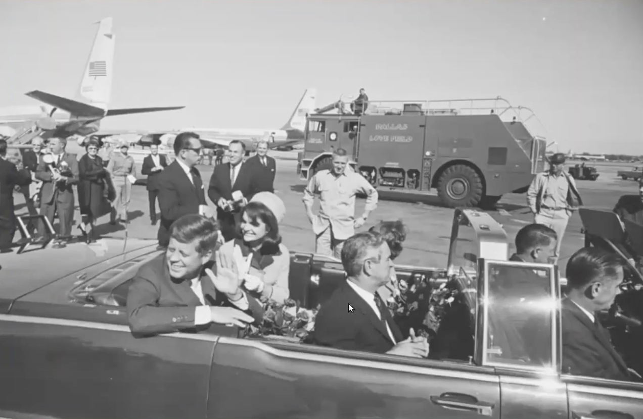 Джон Кеннеди 22 ноября 1963 в аэропорту Далласа